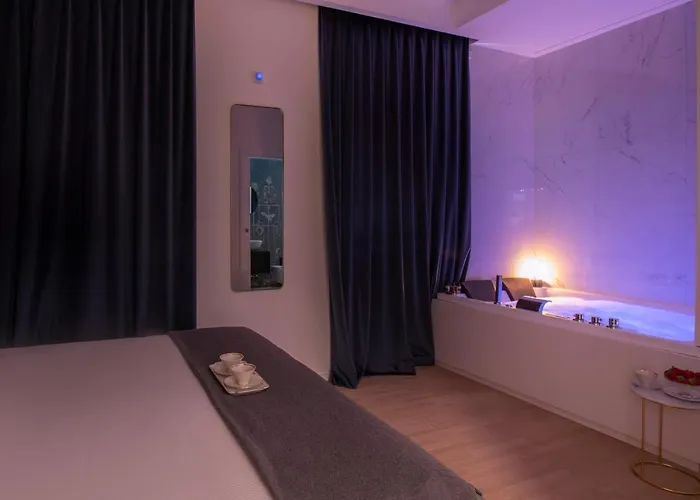 Romac Trinity - 3bdr With Sauna & Jacuzzi In Campo De Fiori Apartment